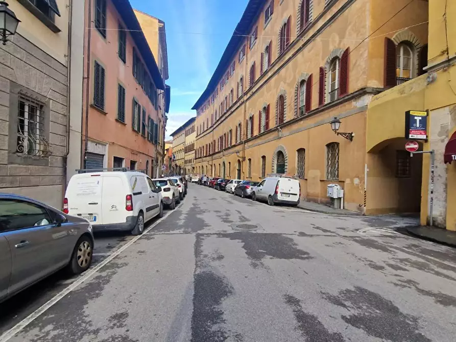 Immagine 10 di Magazzino in vendita  a Pisa