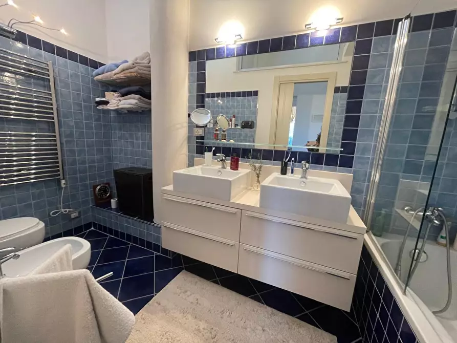 Immagine 5 di Appartamento in vendita  a Ortonovo