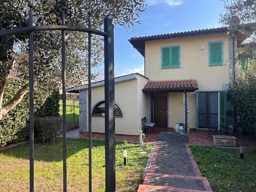 Immagine 4 di Villa in vendita  a Montelupo Fiorentino