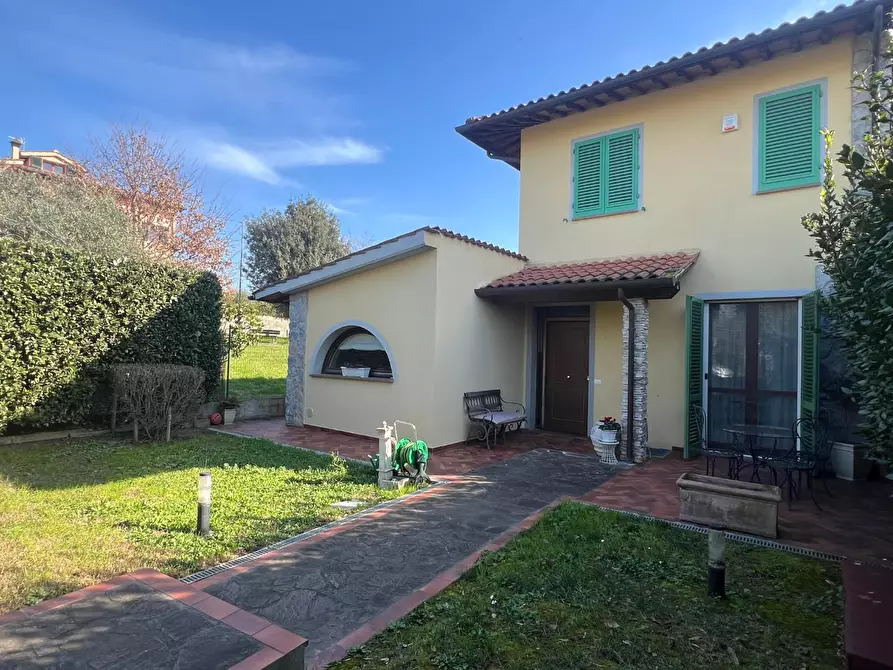 Immagine 8 di Villa in vendita  a Montelupo Fiorentino