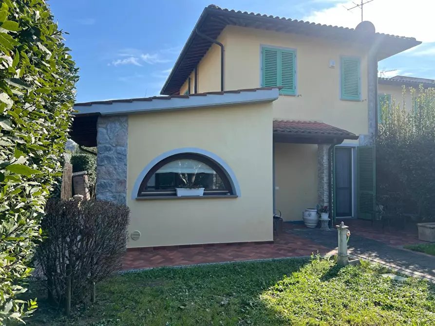 Immagine 10 di Villa in vendita  a Montelupo Fiorentino