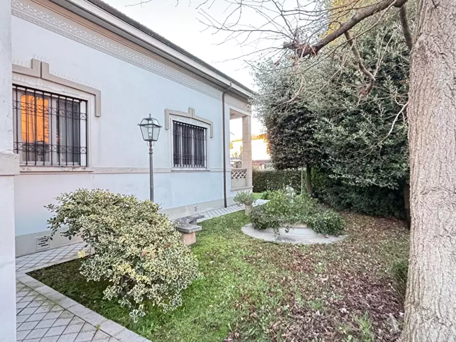 Immagine 32 di Villa in vendita  a Cascina