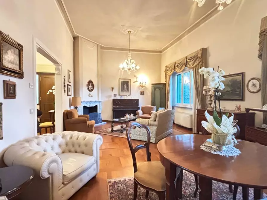 Immagine 5 di Villa in vendita  a Cascina