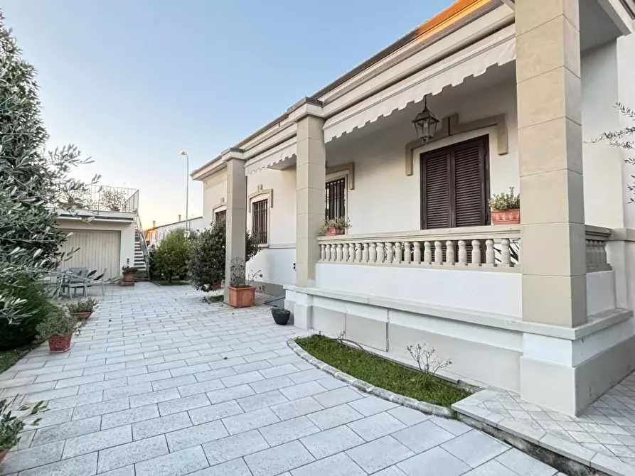 Immagine 33 di Villa in vendita  a Cascina