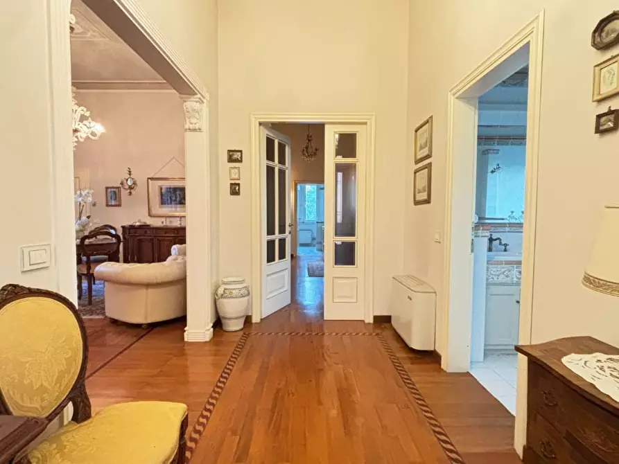 Immagine 8 di Villa in vendita  a Cascina