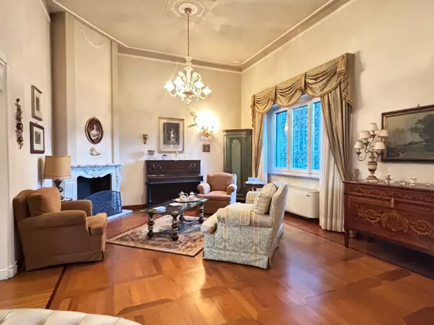 Immagine 7 di Villa in vendita  a Cascina