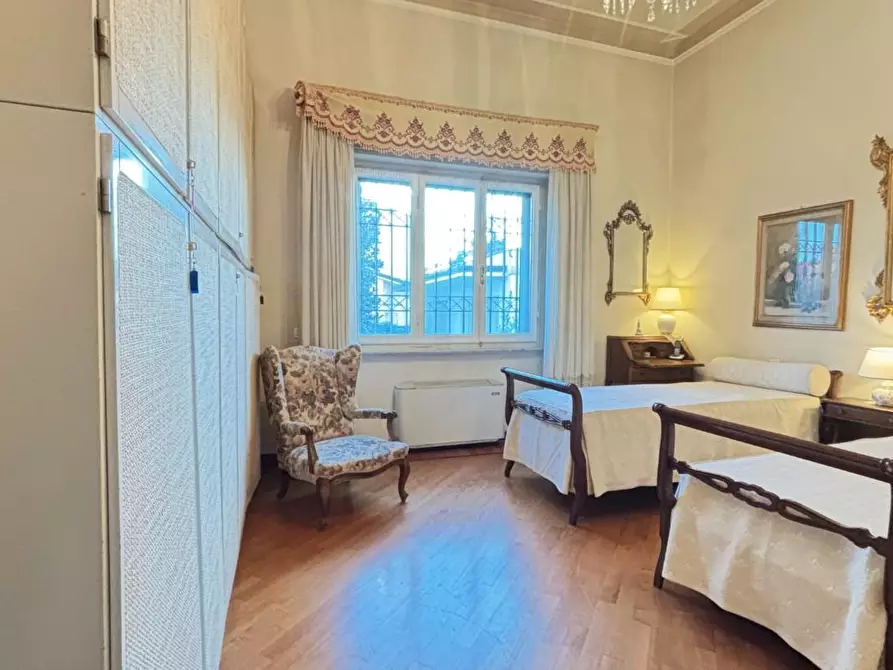 Immagine 19 di Villa in vendita  a Cascina