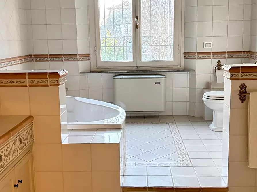 Immagine 29 di Villa in vendita  a Cascina