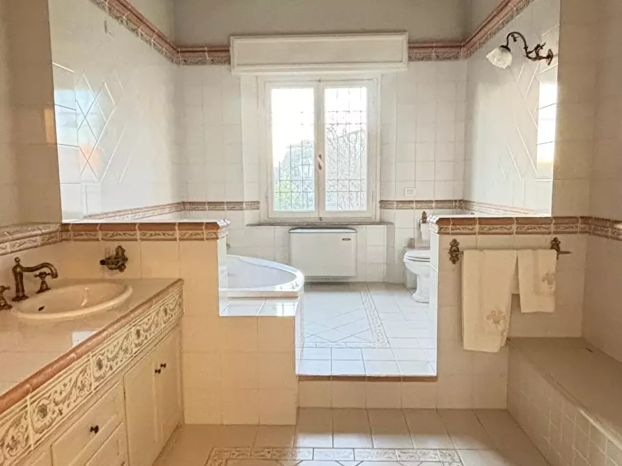 Immagine 28 di Villa in vendita  a Cascina