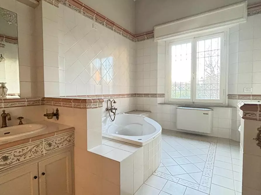 Immagine 23 di Villa in vendita  a Cascina