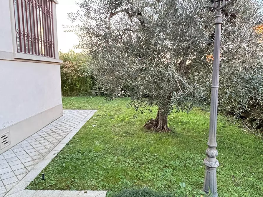 Immagine 31 di Villa in vendita  a Cascina
