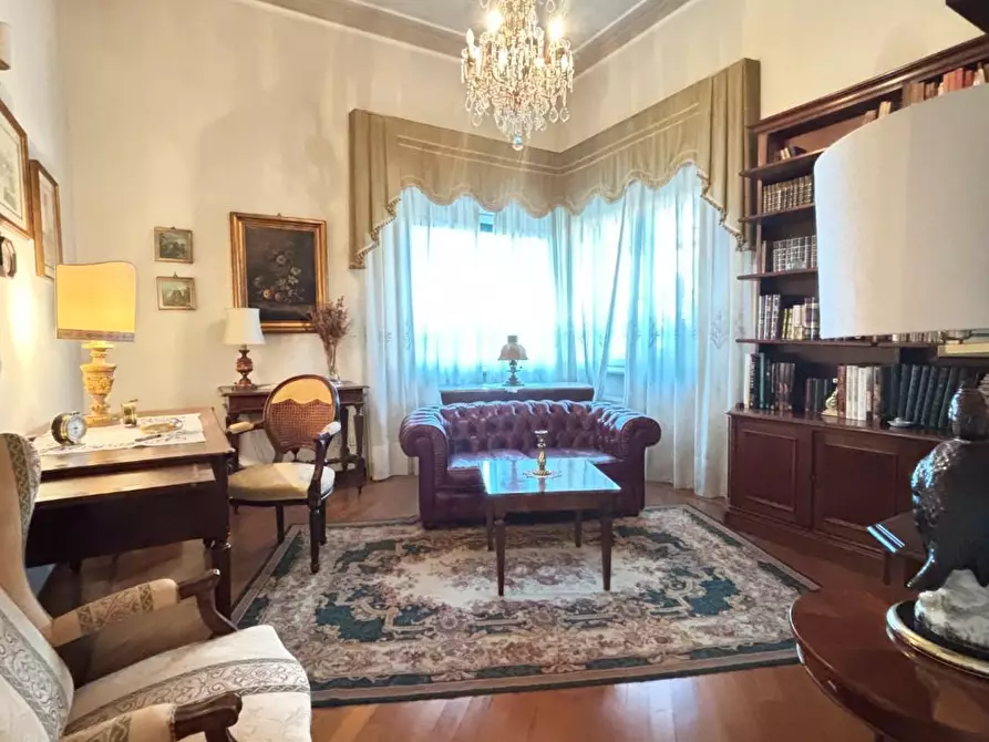 Immagine 6 di Villa in vendita  a Cascina