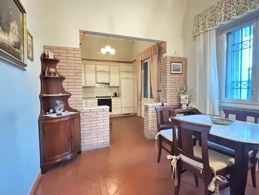 Immagine 13 di Villa in vendita  a Cascina