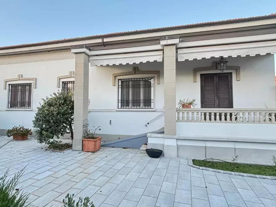 Immagine 36 di Villa in vendita  a Cascina