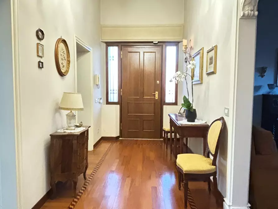 Immagine 9 di Villa in vendita  a Cascina