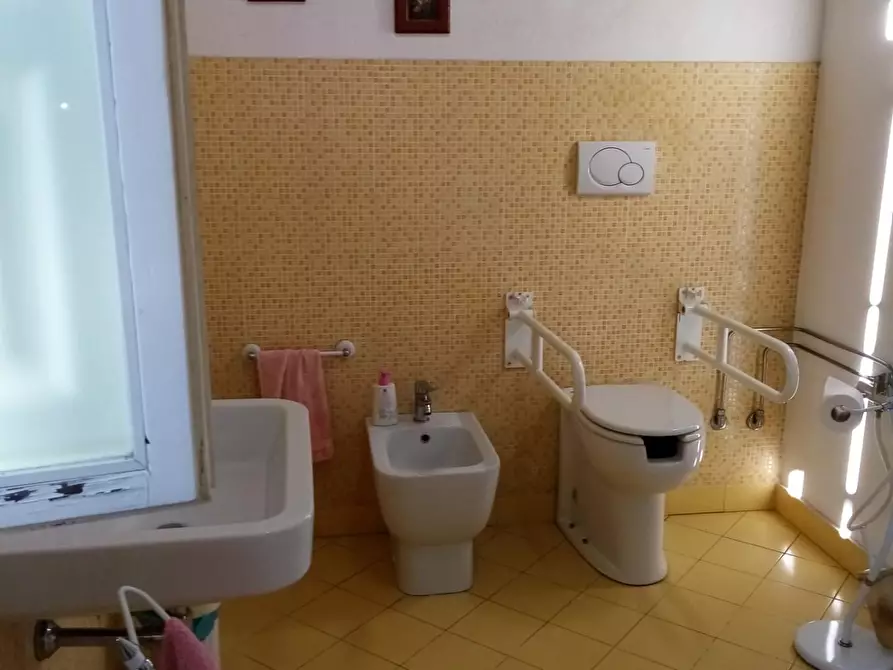 Immagine 25 di Casa indipendente in vendita  a Cascina