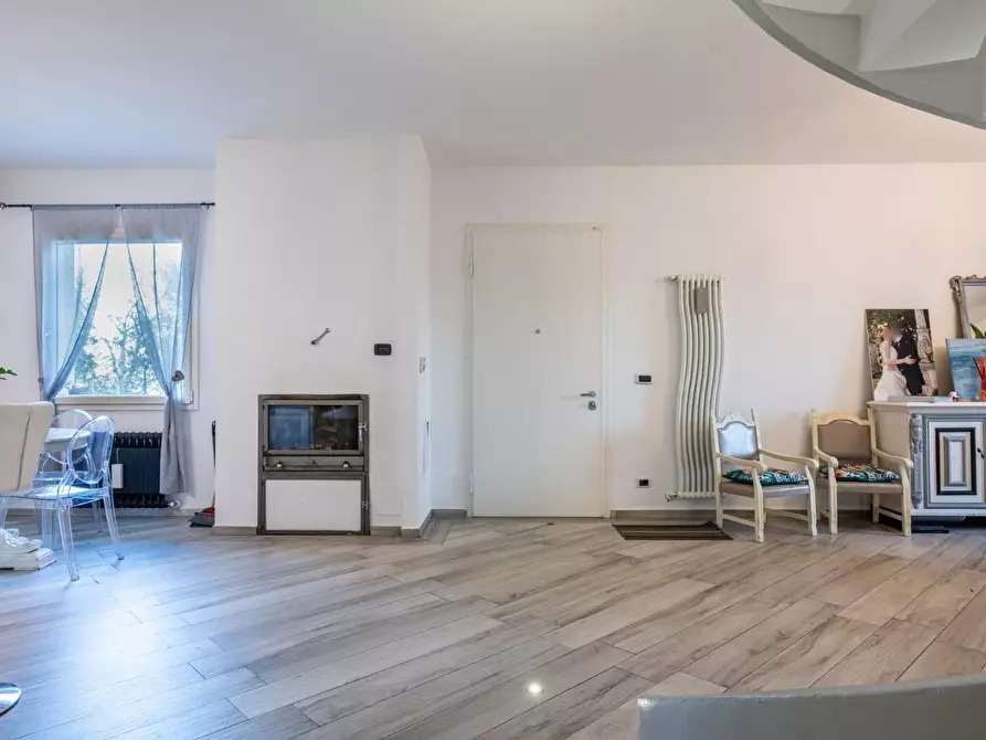 Immagine 14 di Casa indipendente in vendita  a Santa Maria A Monte