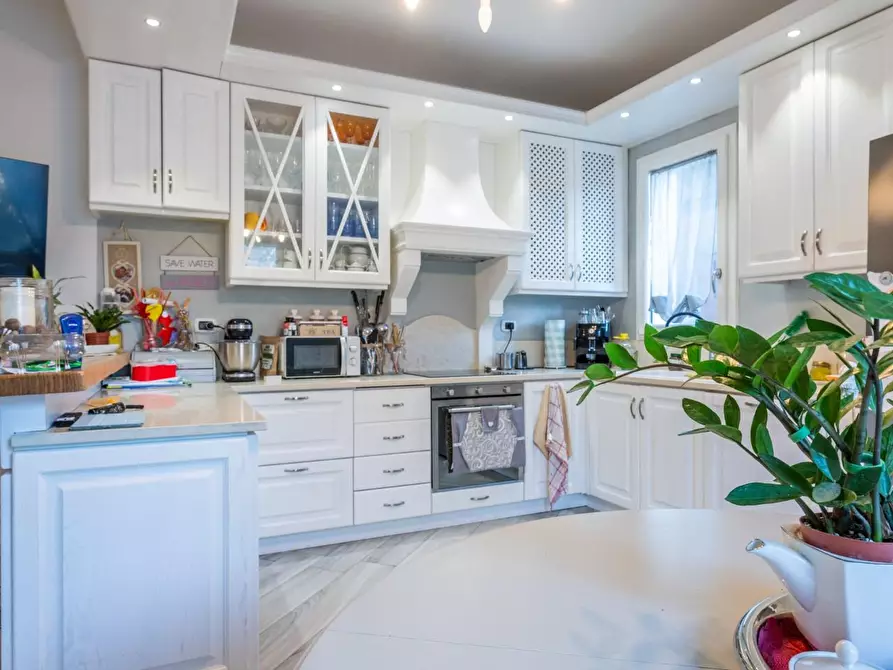 Immagine 10 di Casa indipendente in vendita  a Santa Maria A Monte