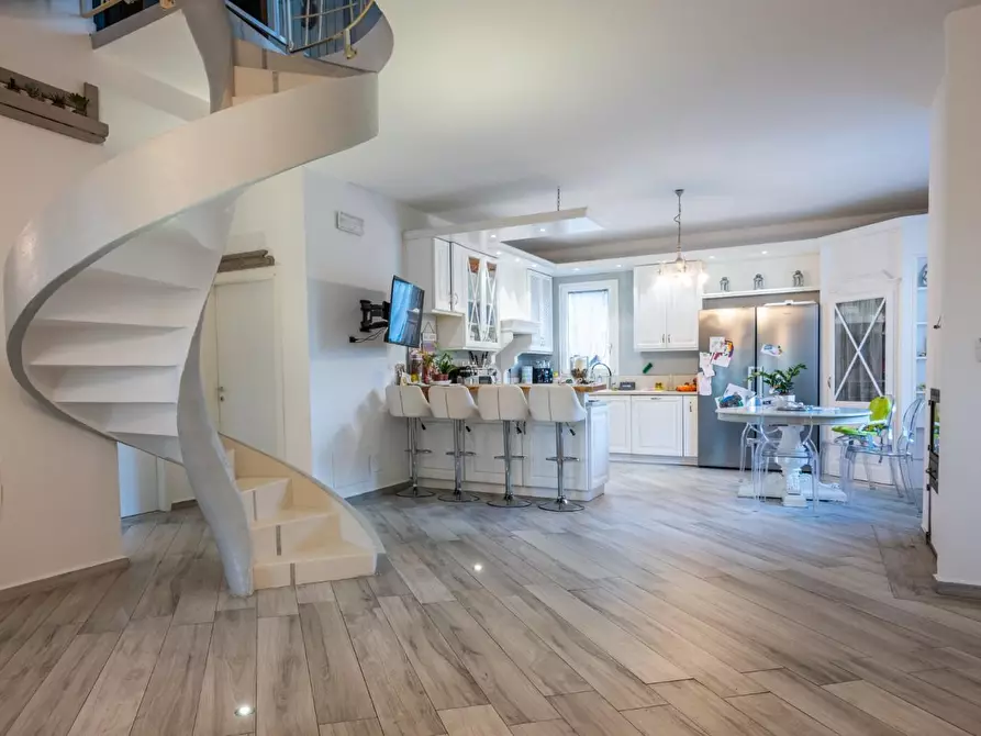 Immagine 16 di Casa indipendente in vendita  a Santa Maria A Monte