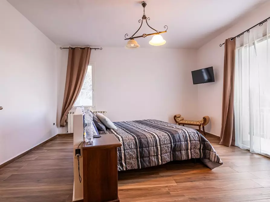 Immagine 32 di Casa indipendente in vendita  a Santa Maria A Monte