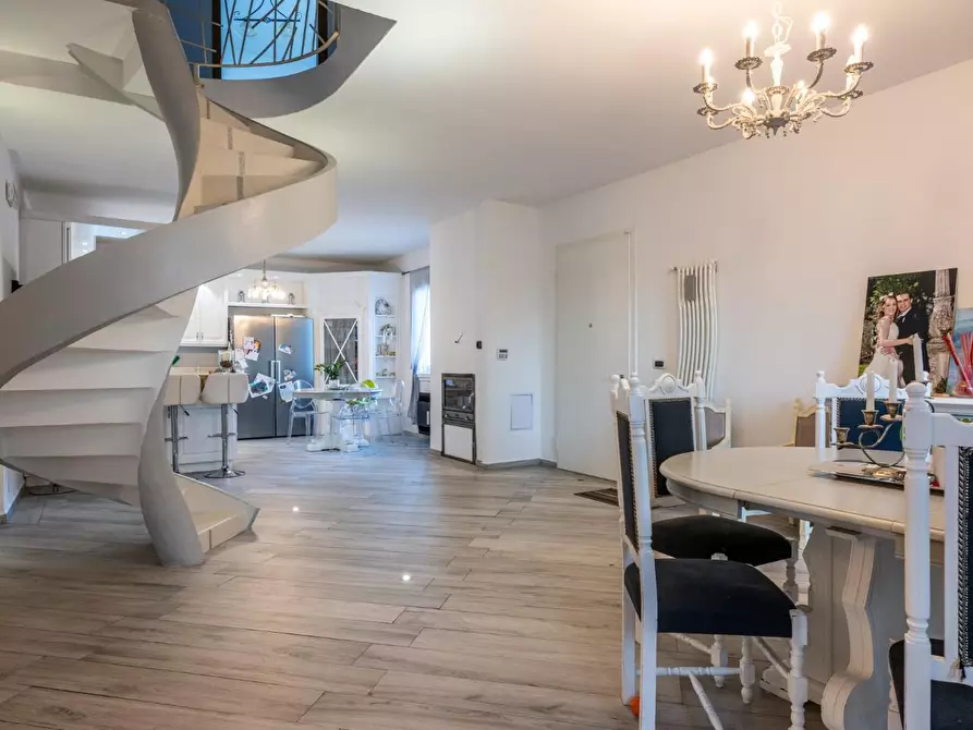 Immagine 15 di Casa indipendente in vendita  a Santa Maria A Monte