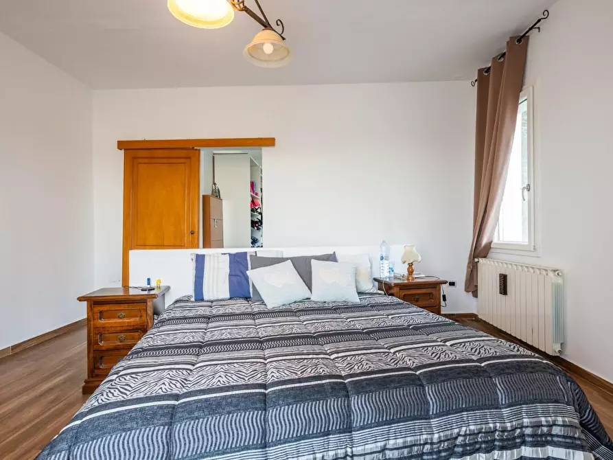 Immagine 35 di Casa indipendente in vendita  a Santa Maria A Monte