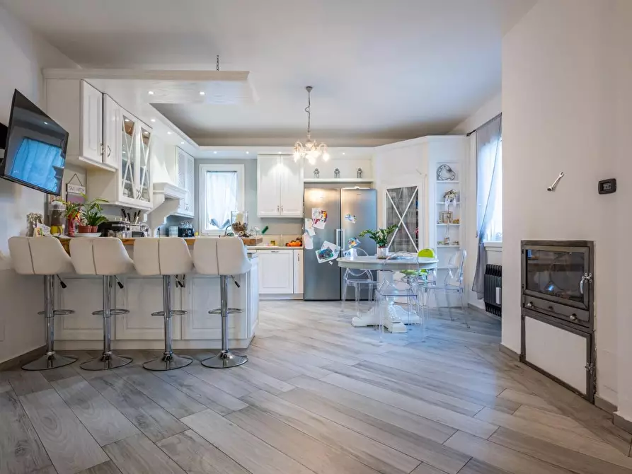 Immagine 8 di Casa indipendente in vendita  a Santa Maria A Monte