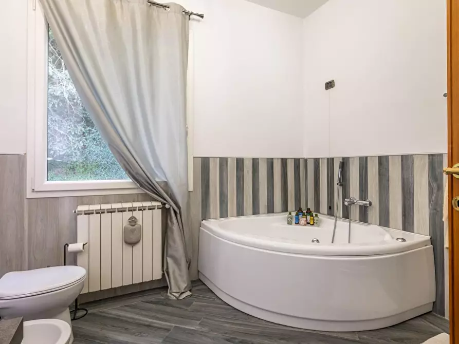 Immagine 23 di Casa indipendente in vendita  a Santa Maria A Monte