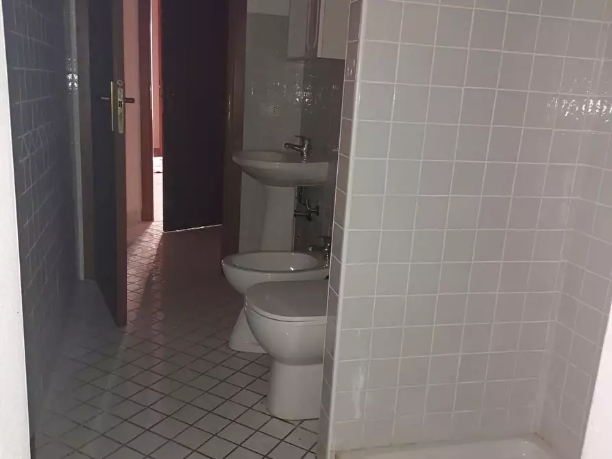 Immagine 26 di Ufficio in vendita  a Ponsacco