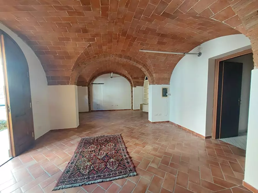 Immagine 21 di Ufficio in vendita  a Ponsacco