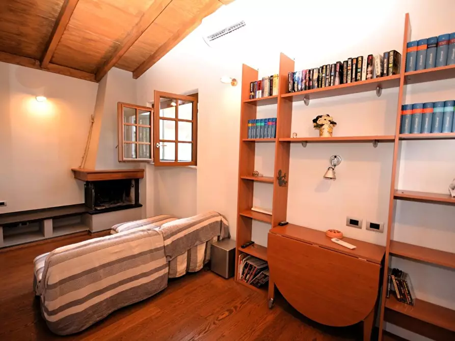 Immagine 2 di Appartamento in vendita  a Massa