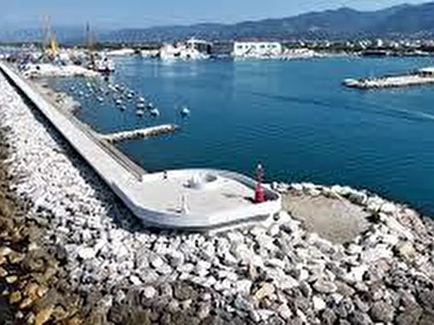 Immagine 29 di Appartamento in vendita  a Carrara