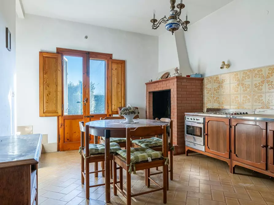 Immagine 8 di Palazzo in vendita  a San Giuliano Terme