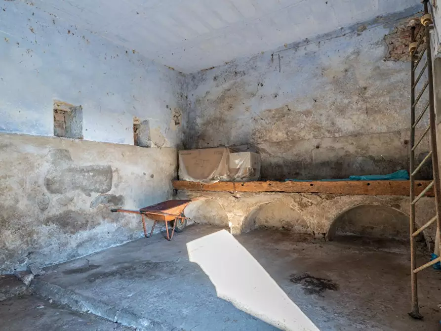 Immagine 26 di Palazzo in vendita  a San Giuliano Terme