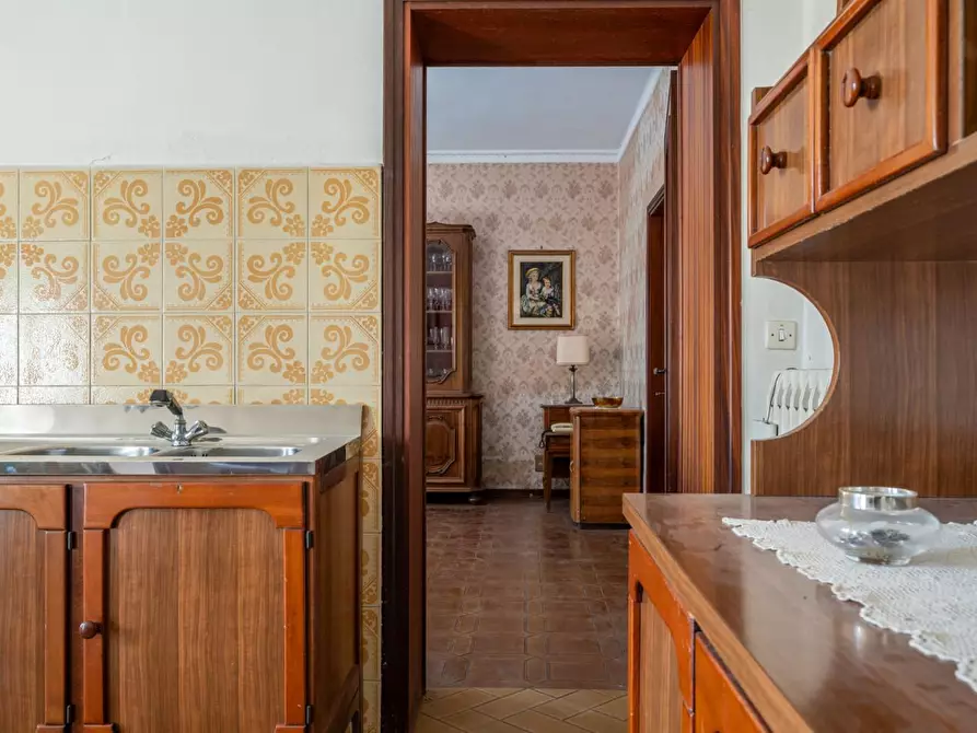 Immagine 10 di Palazzo in vendita  a San Giuliano Terme