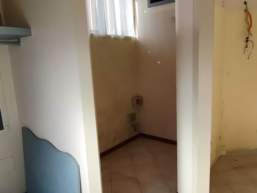 Immagine 5 di Locale commerciale in affitto  a Pontedera