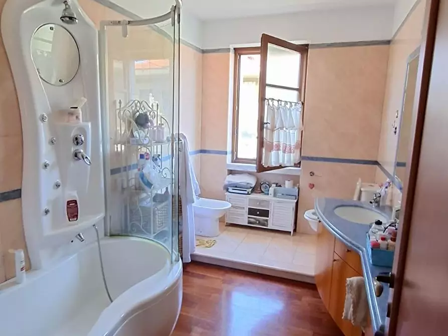 Immagine 17 di Casa bifamiliare in vendita  a Carrara