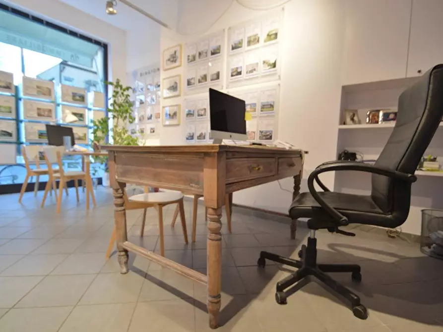 Immagine 12 di Villa in vendita  a Camaiore