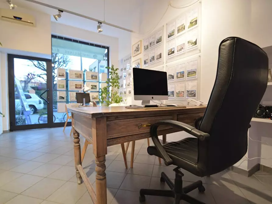 Immagine 11 di Villa in vendita  a Camaiore