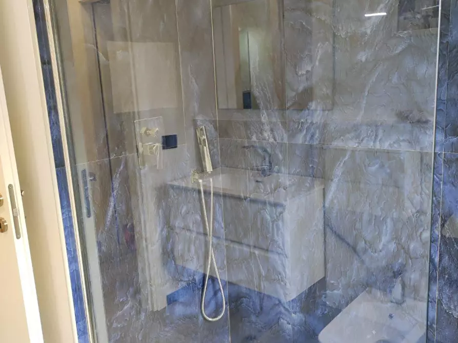 Immagine 12 di Appartamento in vendita  a Viareggio