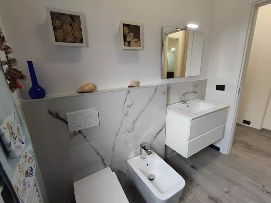 Immagine 31 di Appartamento in vendita  a Viareggio