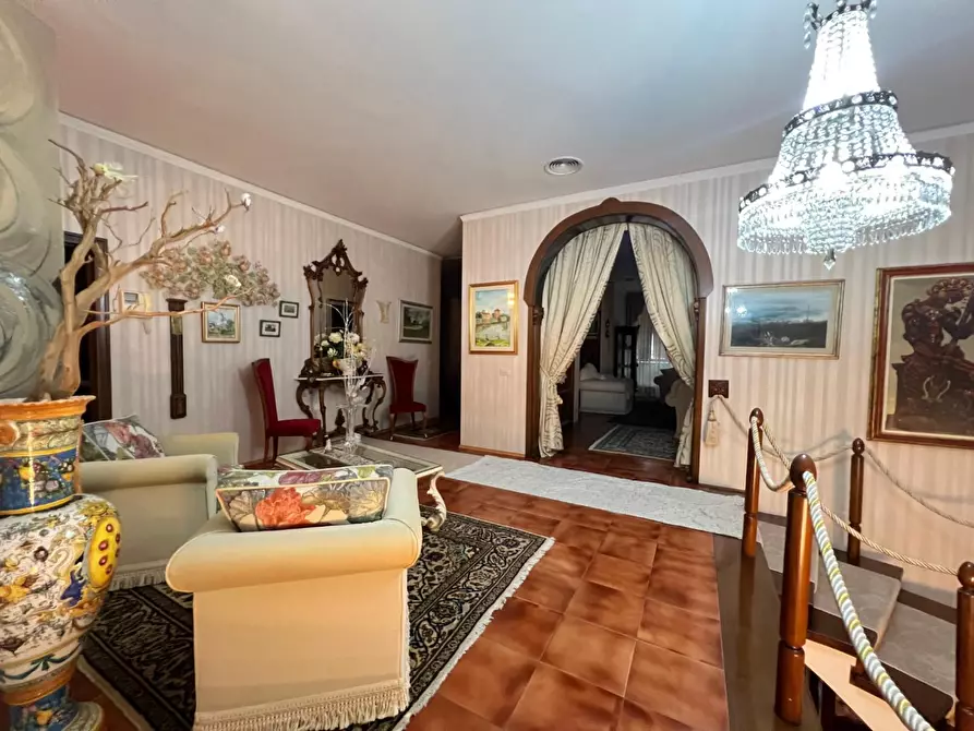 Immagine 2 di Villa in vendita  a Vinci