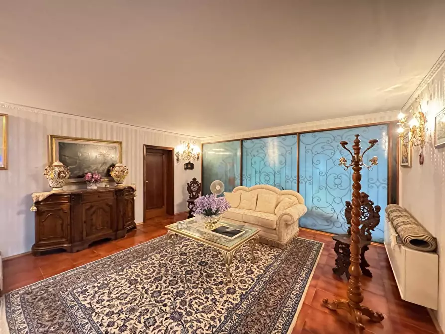 Immagine 11 di Villa in vendita  a Vinci