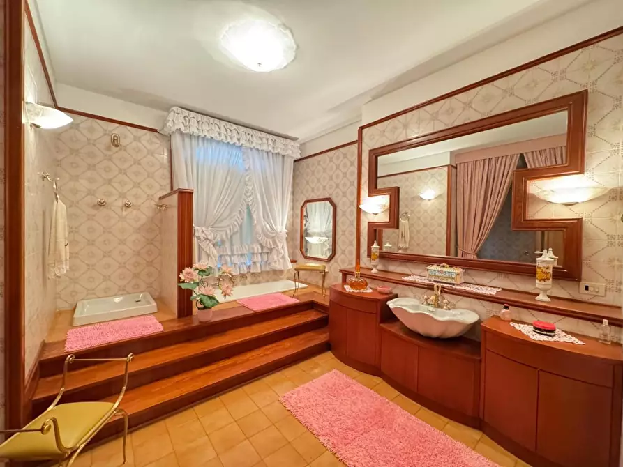 Immagine 23 di Villa in vendita  a Vinci