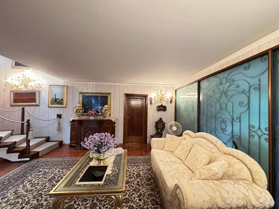 Immagine 7 di Villa in vendita  a Vinci