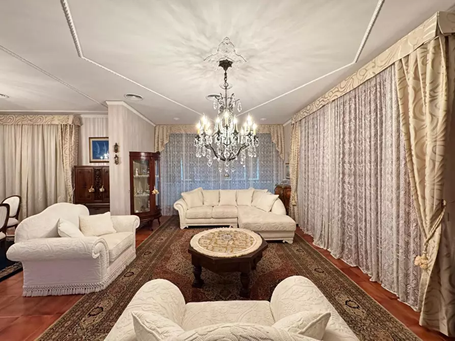 Immagine 10 di Villa in vendita  a Vinci