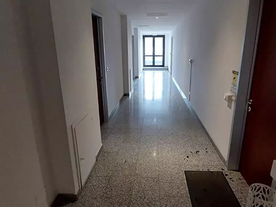 Immagine 3 di Ufficio in affitto  a Vinci