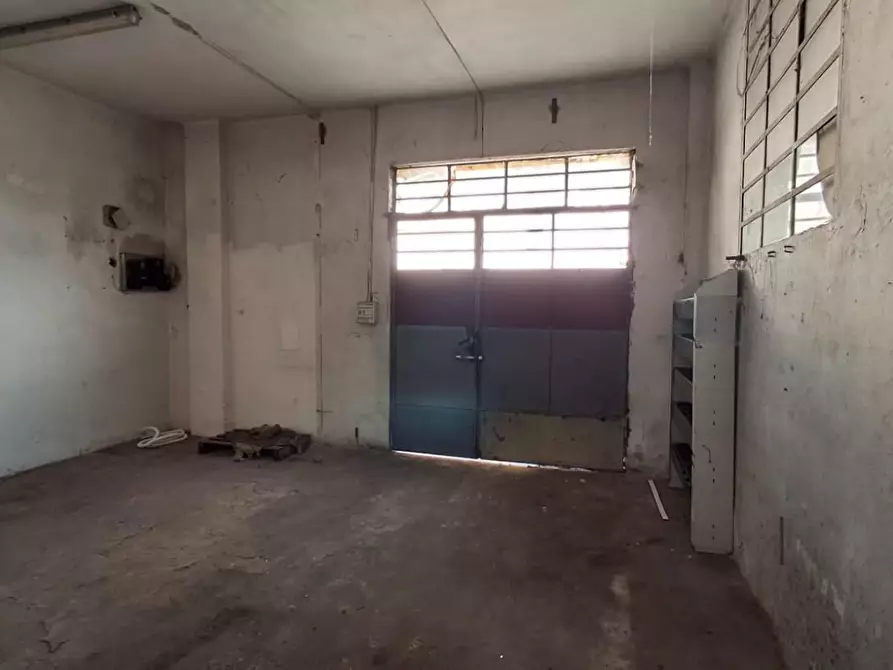 Immagine 4 di Attività artigianale in vendita  a Capannori