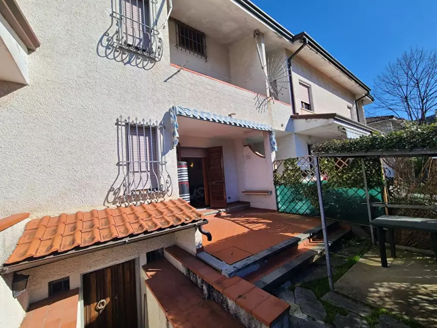 Immagine 12 di Villetta a schiera in vendita  a Pietrasanta