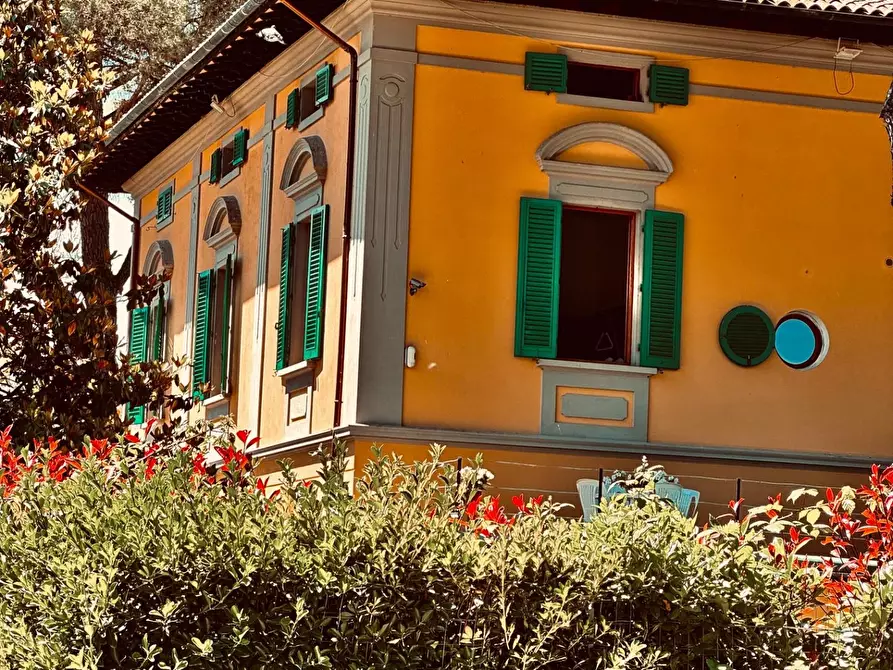 Immagine 2 di Villa in vendita  a Fucecchio